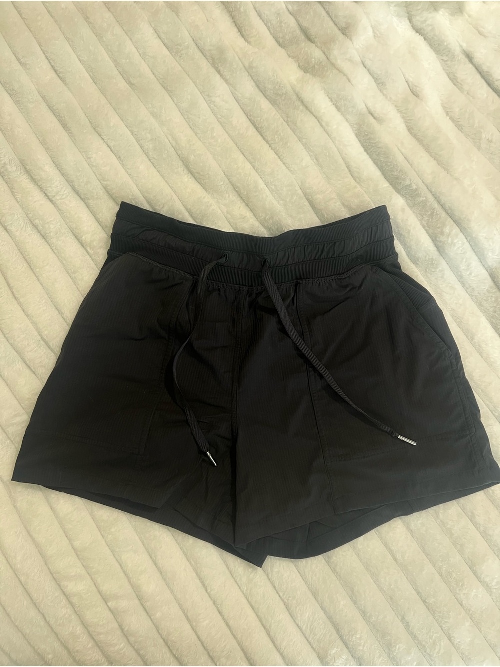 🖤Lululemon Dance Studio Mid-Rise Shorts – Black – Size 4 🖤 - Picture 3 of 8